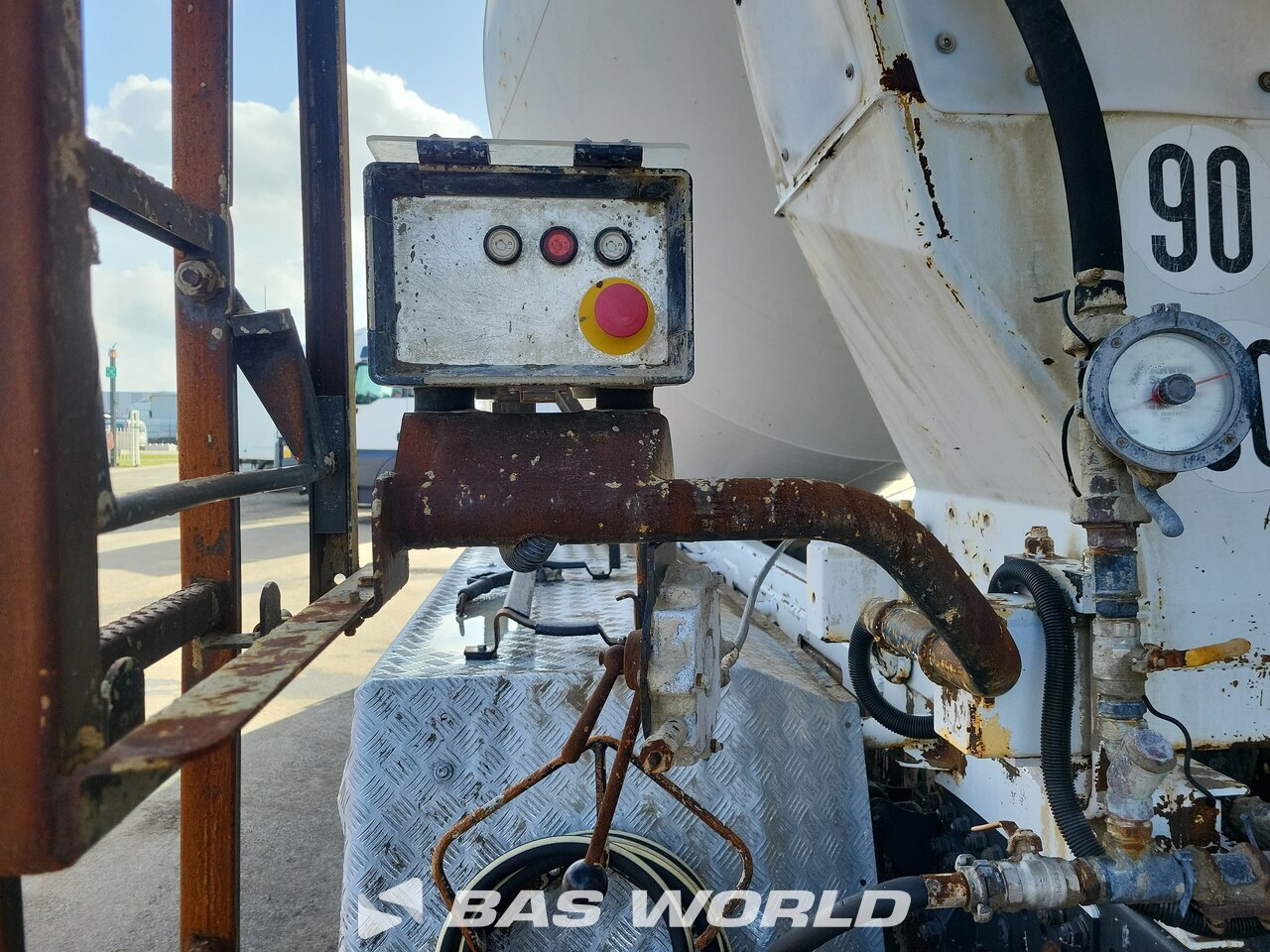 Other : Mercedes Arocs 3240 شاحنة خلاطة خرسانة