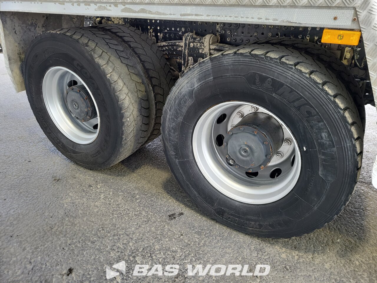 Other : Mercedes Arocs 3240 شاحنة خلاطة خرسانة