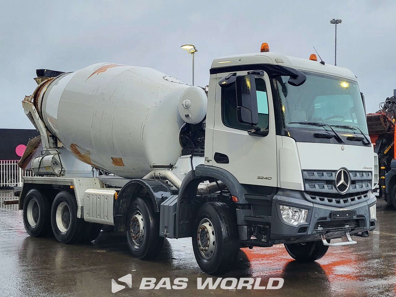 Other : Mercedes Arocs 3240 Camion malaxeur béton
