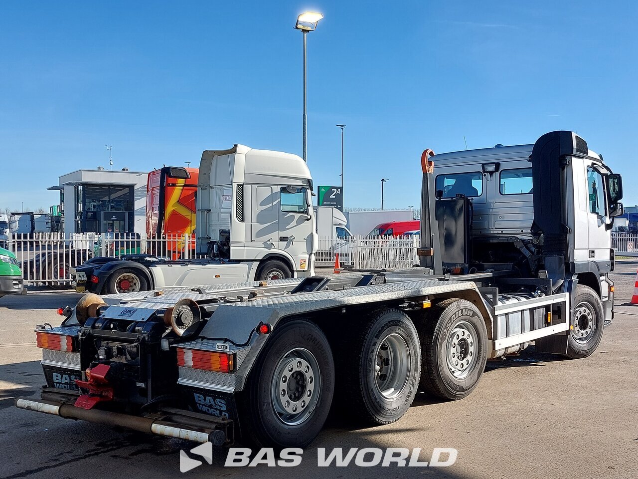 Other : Mercedes Actros 2548 شاحنة ذات خطاف
