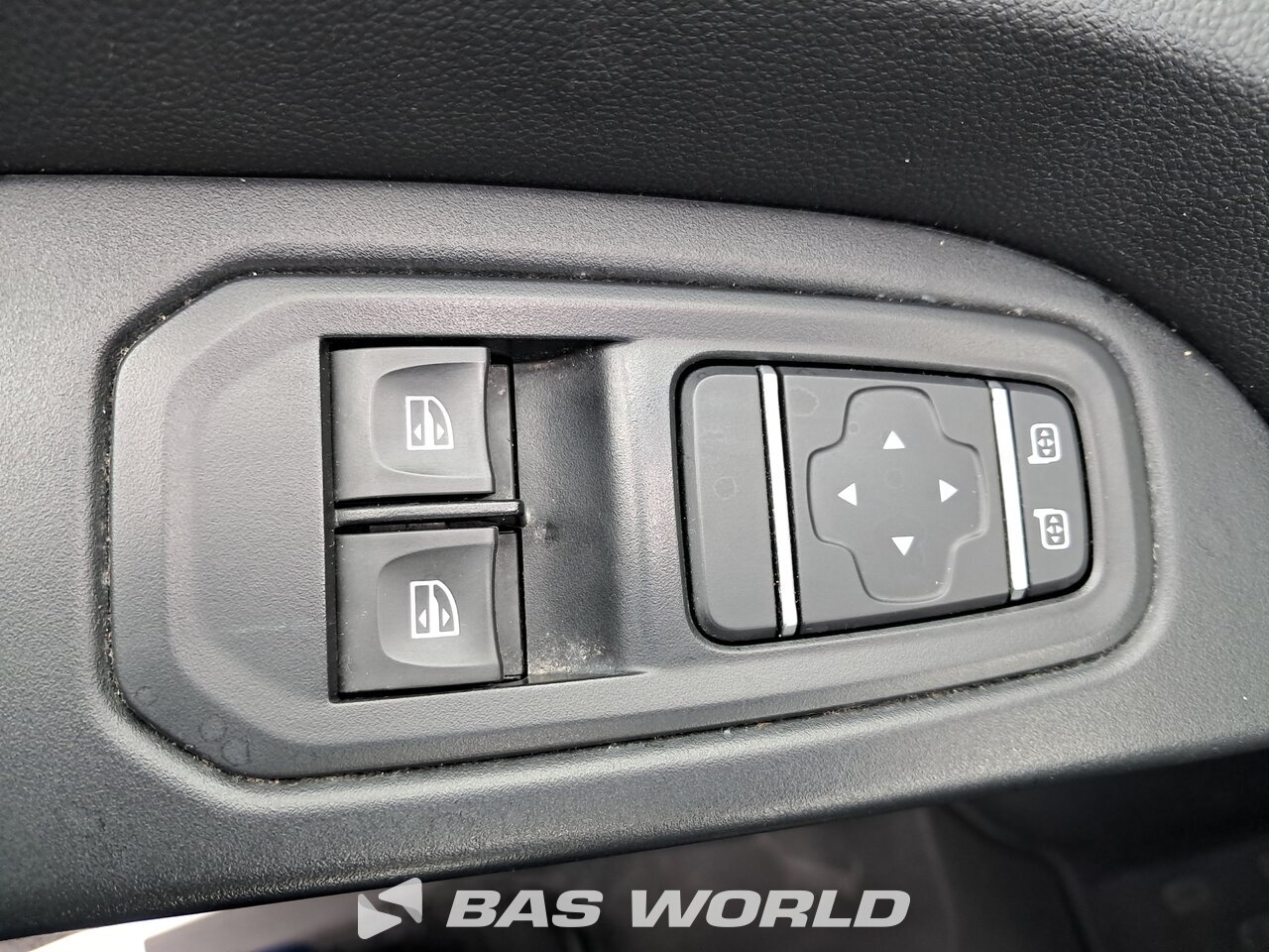 Other : Renault Trafic 130pk Closed box van