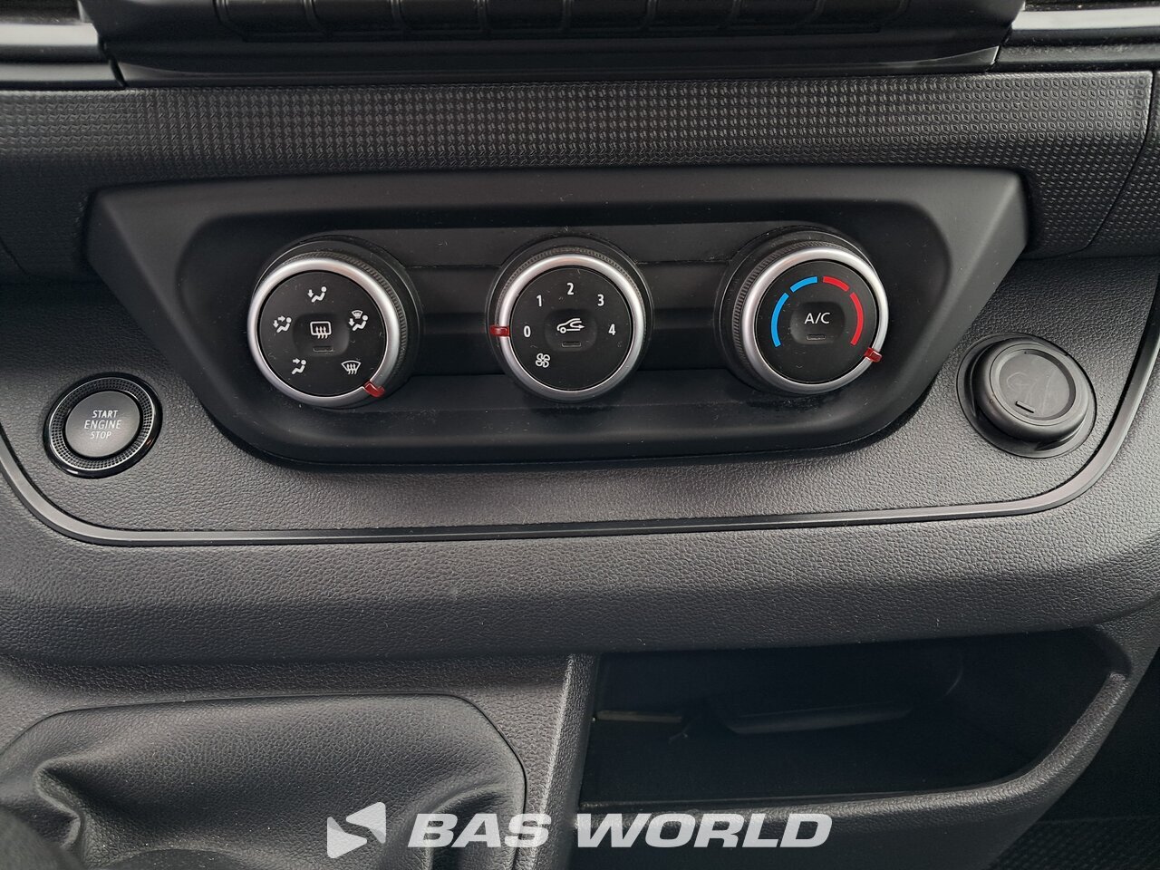 Other : Renault Trafic 130pk Closed box van