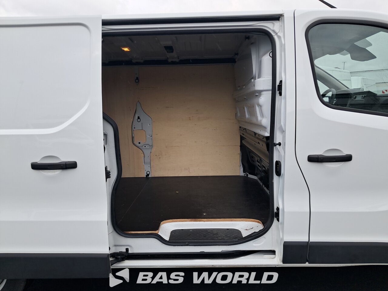 Other : Renault Trafic 130pk Closed box van