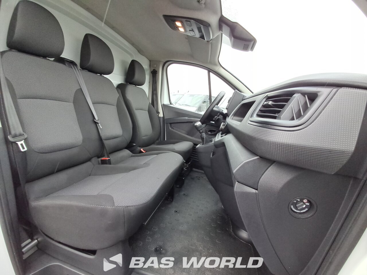 Other : Renault Trafic 130pk Closed box van