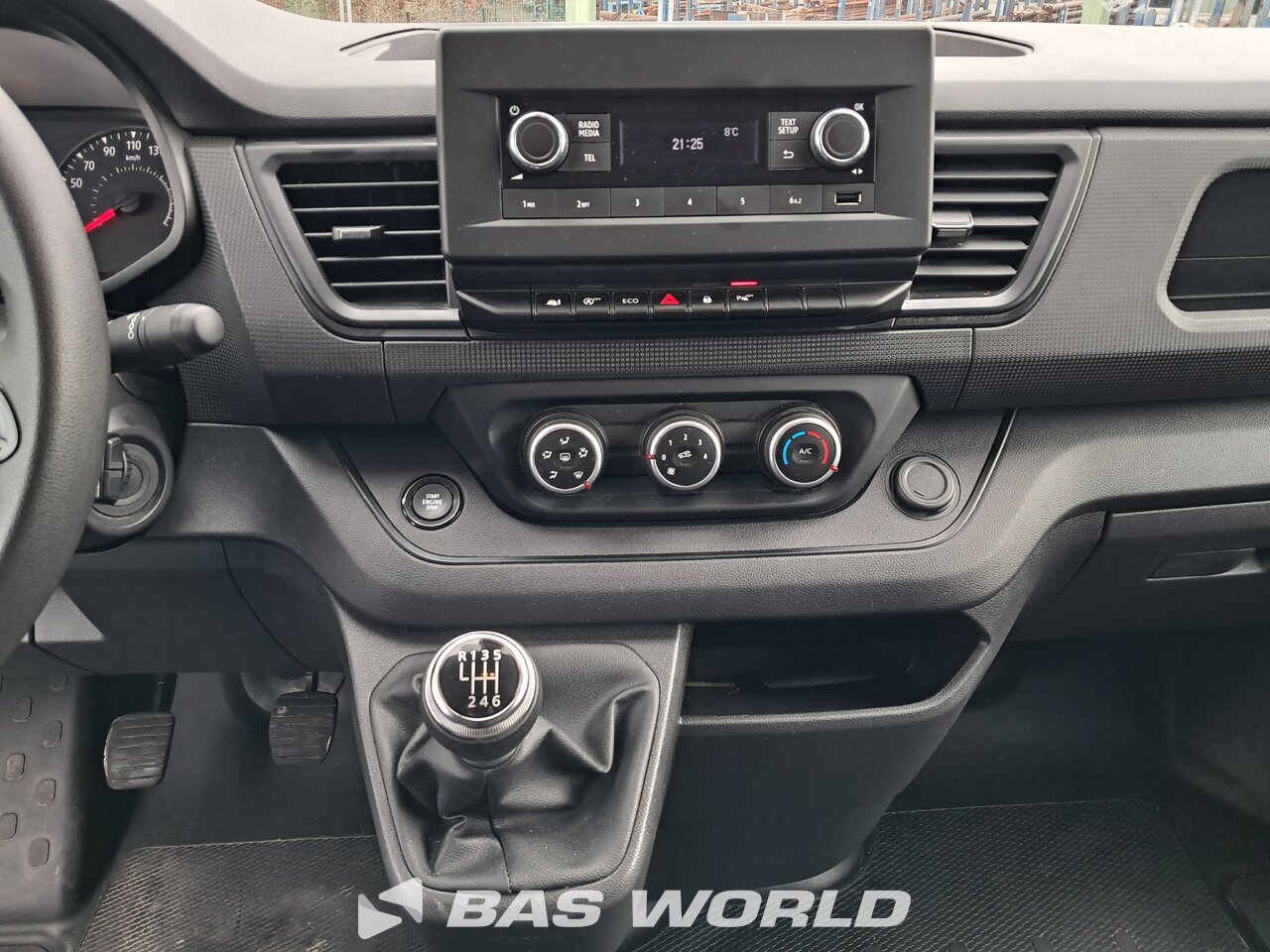 Other : Renault Trafic 130pk Closed box van