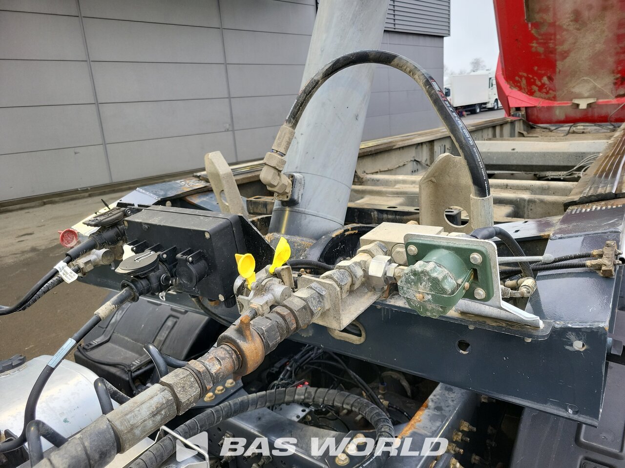 Other : Sattelzugmaschine und Sattelauflieger