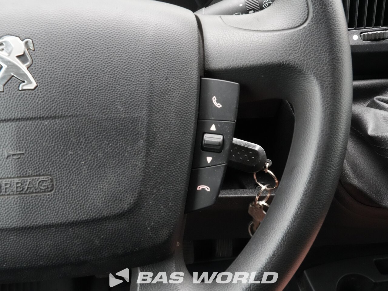 Other : Peugeot Boxer 140PK Stängda lastbilskarosser