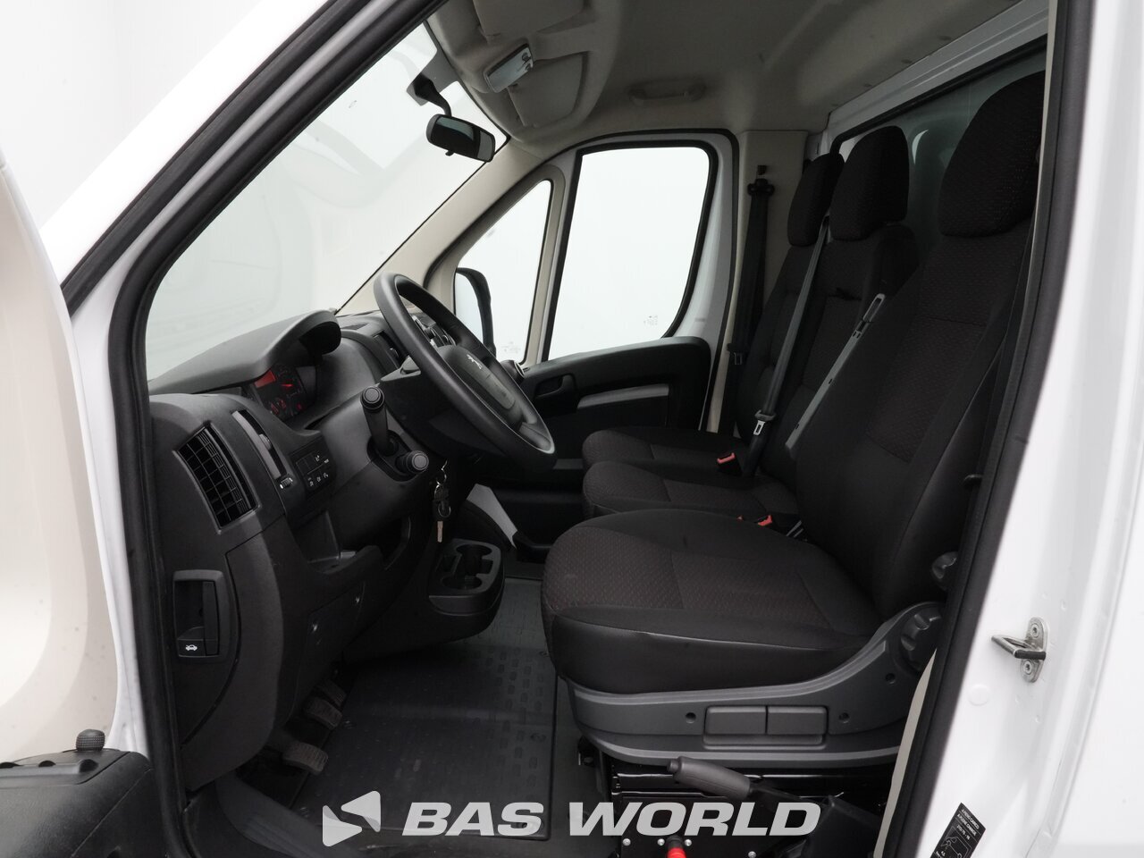 Other : Peugeot Boxer 140PK Stängda lastbilskarosser