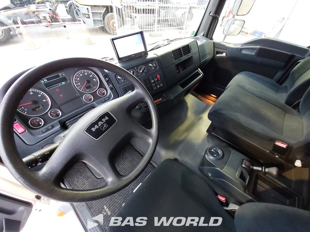 Other : MAN TGL 12.220 Box body truck