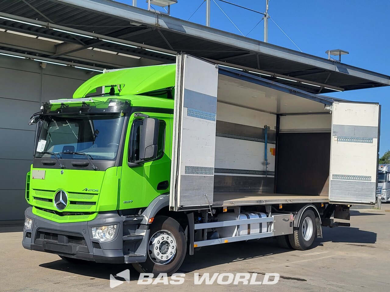 Other : Mercedes Antos 1827 Carrosseries fourgons