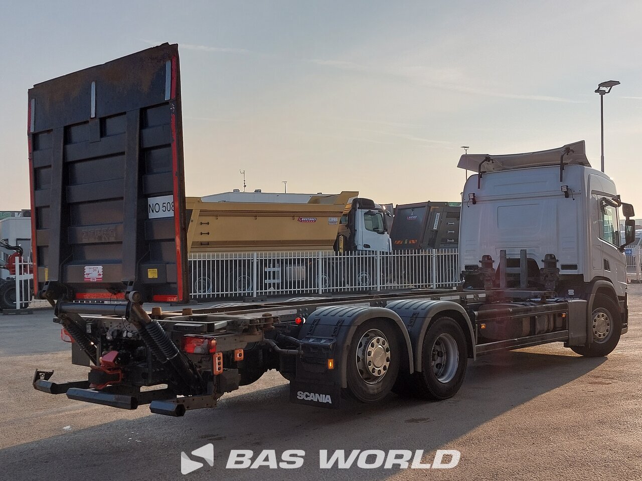 Other : Scania P500 Camion à Caisse Mobile