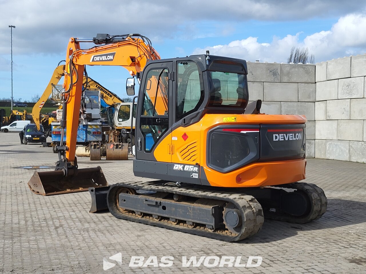 Develon DX85 R-7 Mini excavator <10t - BAS World