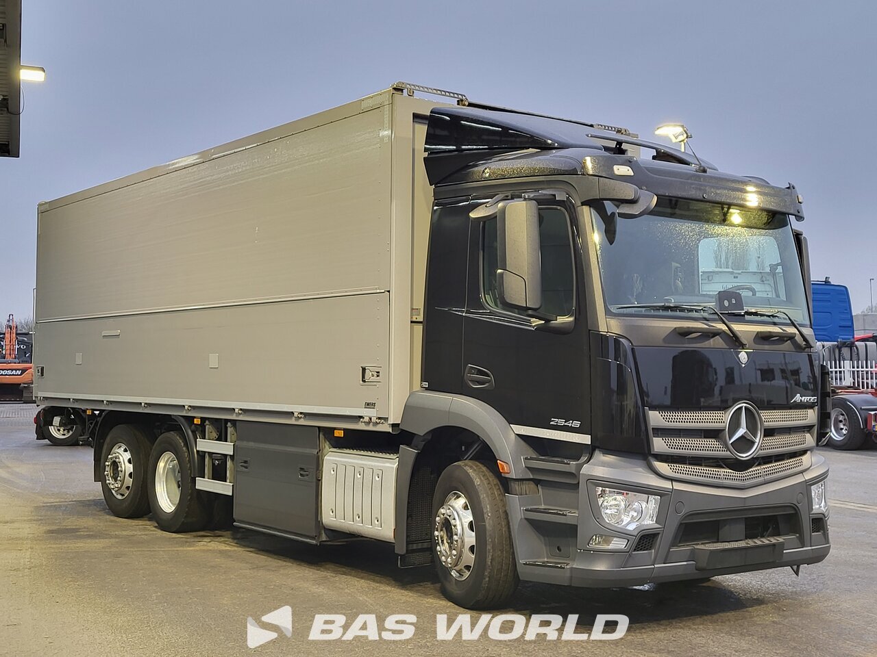 Other : Mercedes Antos 2546 Carrosseries fourgons