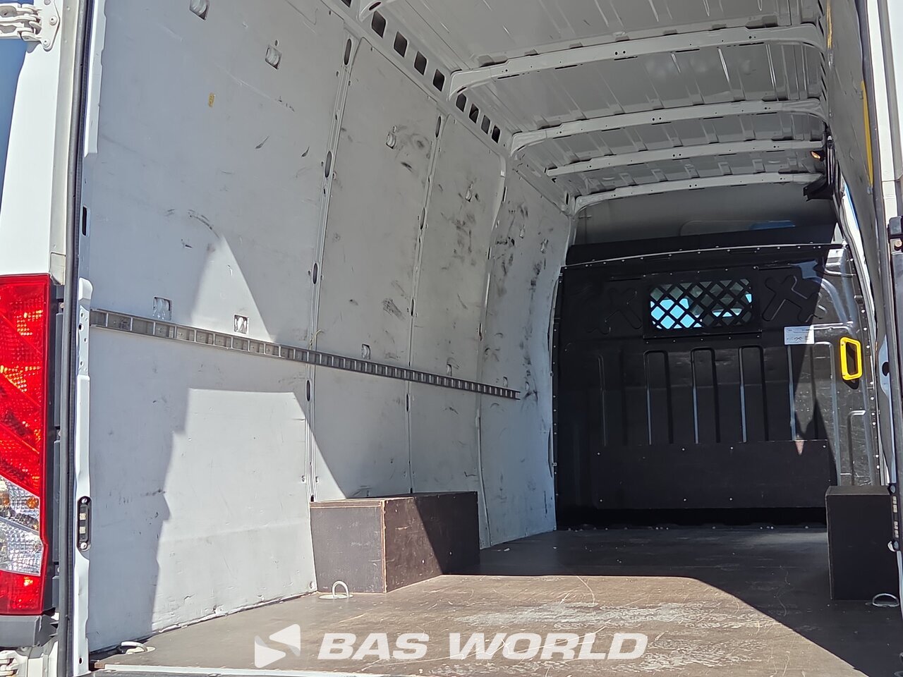 Other : Iveco Daily 35S16 شاحنة خفيفة بصندوق مغلق
