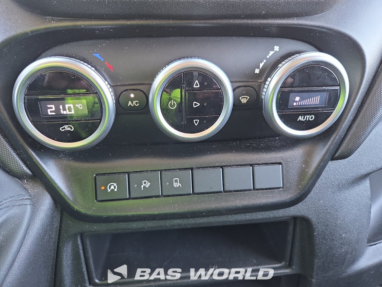 Other : Iveco Daily 35S16 شاحنة خفيفة بصندوق مغلق