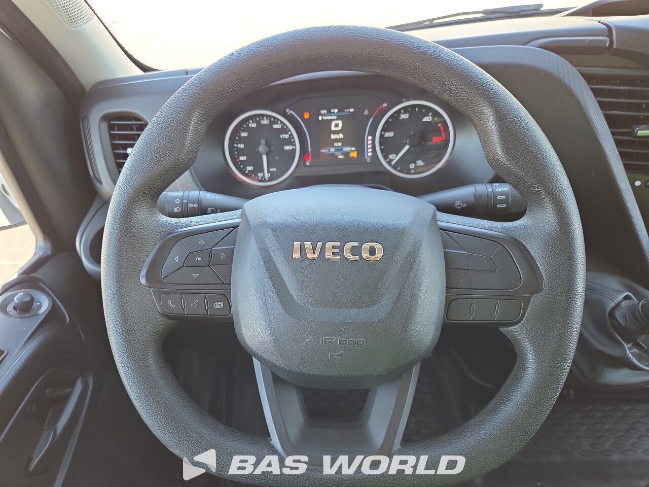 Other : Iveco Daily 35S16 شاحنة خفيفة بصندوق مغلق