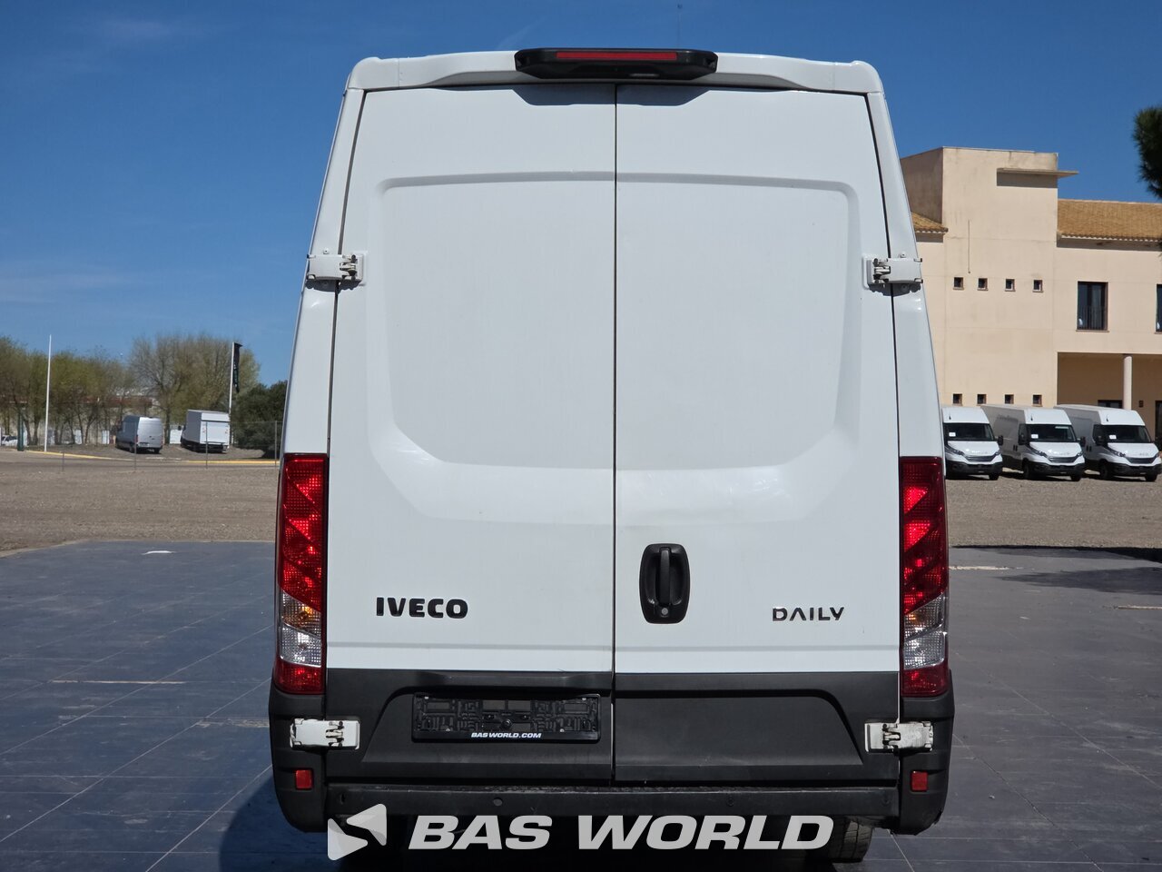 Other : Iveco Daily 35S16 شاحنة خفيفة بصندوق مغلق