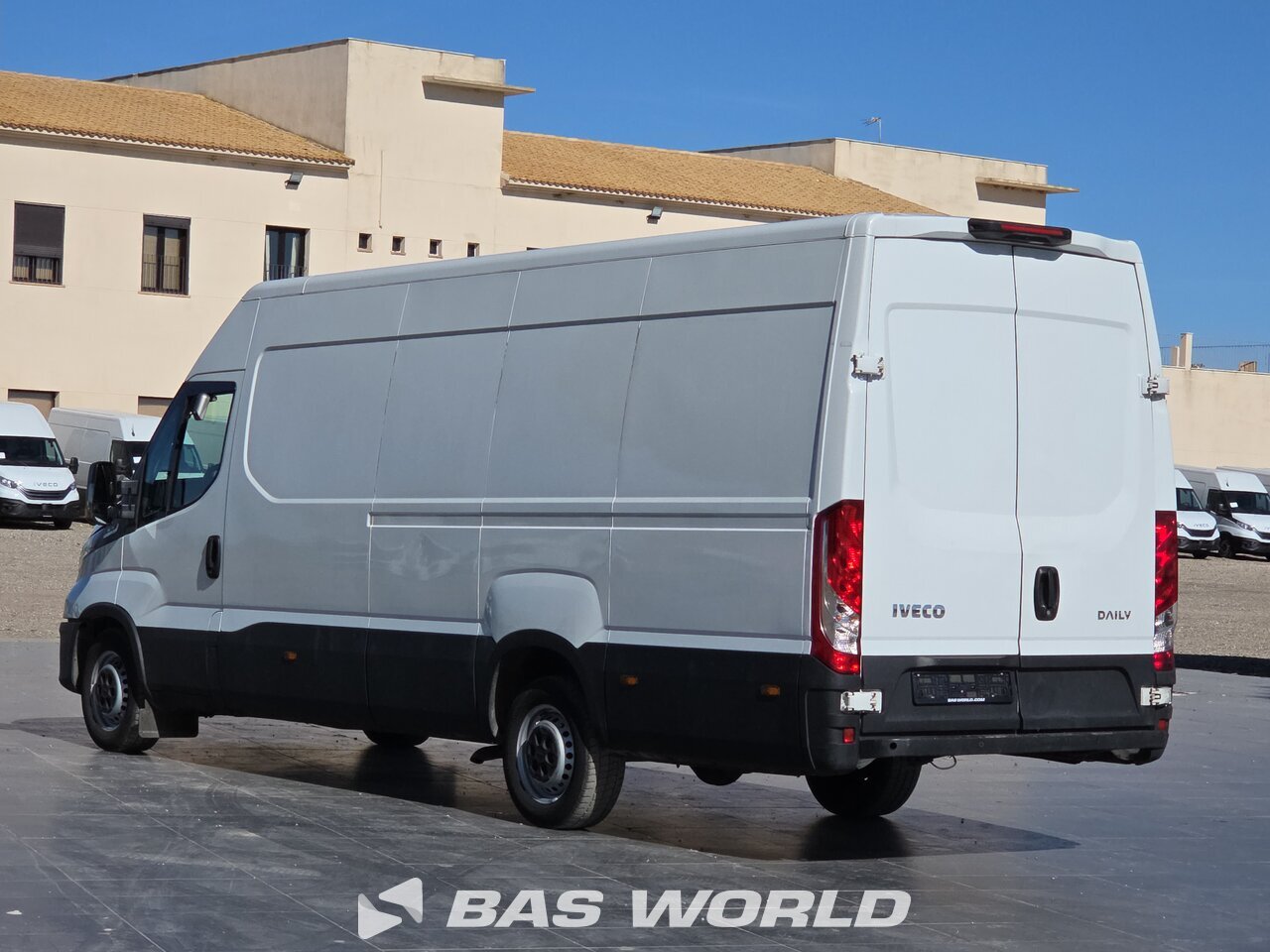 Other : Iveco Daily 35S16 شاحنة خفيفة بصندوق مغلق
