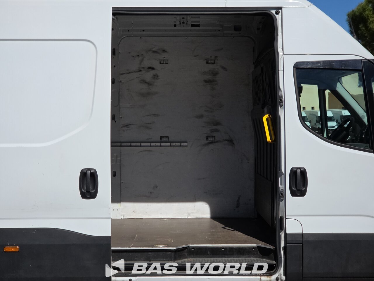 Other : Iveco Daily 35S16 شاحنة خفيفة بصندوق مغلق