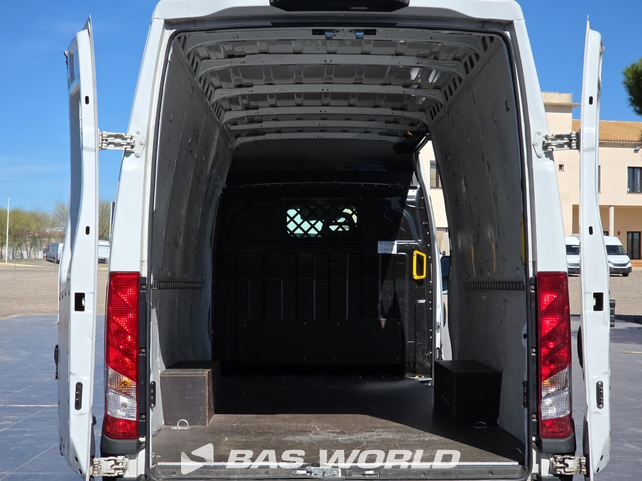 Other : Iveco Daily 35S16 شاحنة خفيفة بصندوق مغلق