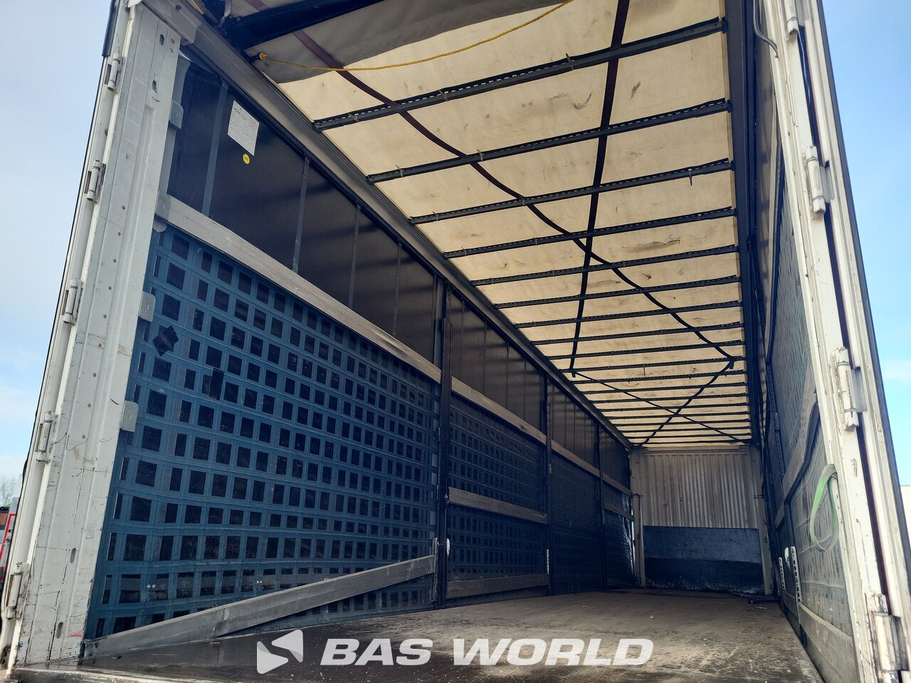Other : Kässbohrer CXL050R123 Curtainside semi-trailer