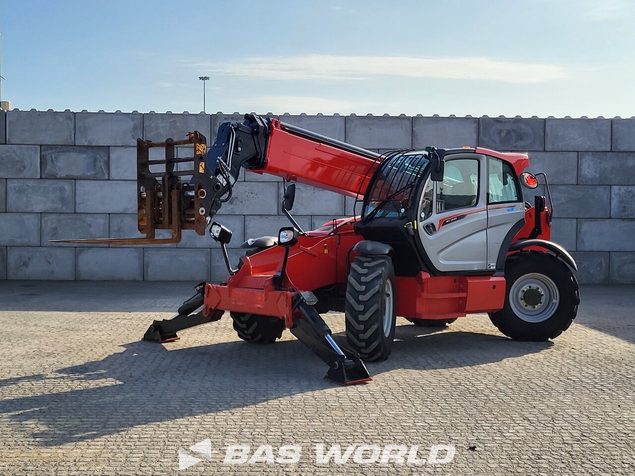 Front left : Manitou MT1440 رافعة تلسكوبية