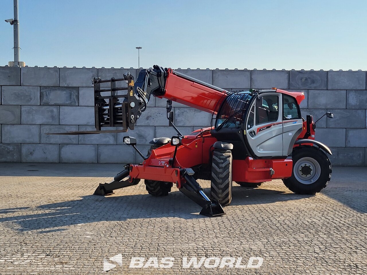 Front left : Manitou MT1440 رافعة تلسكوبية
