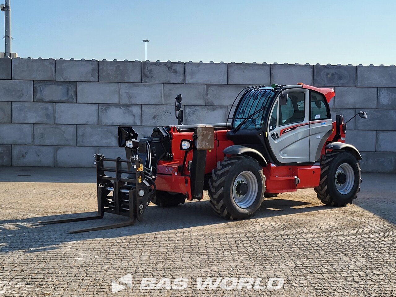 Front left : Manitou MT1440 رافعة تلسكوبية
