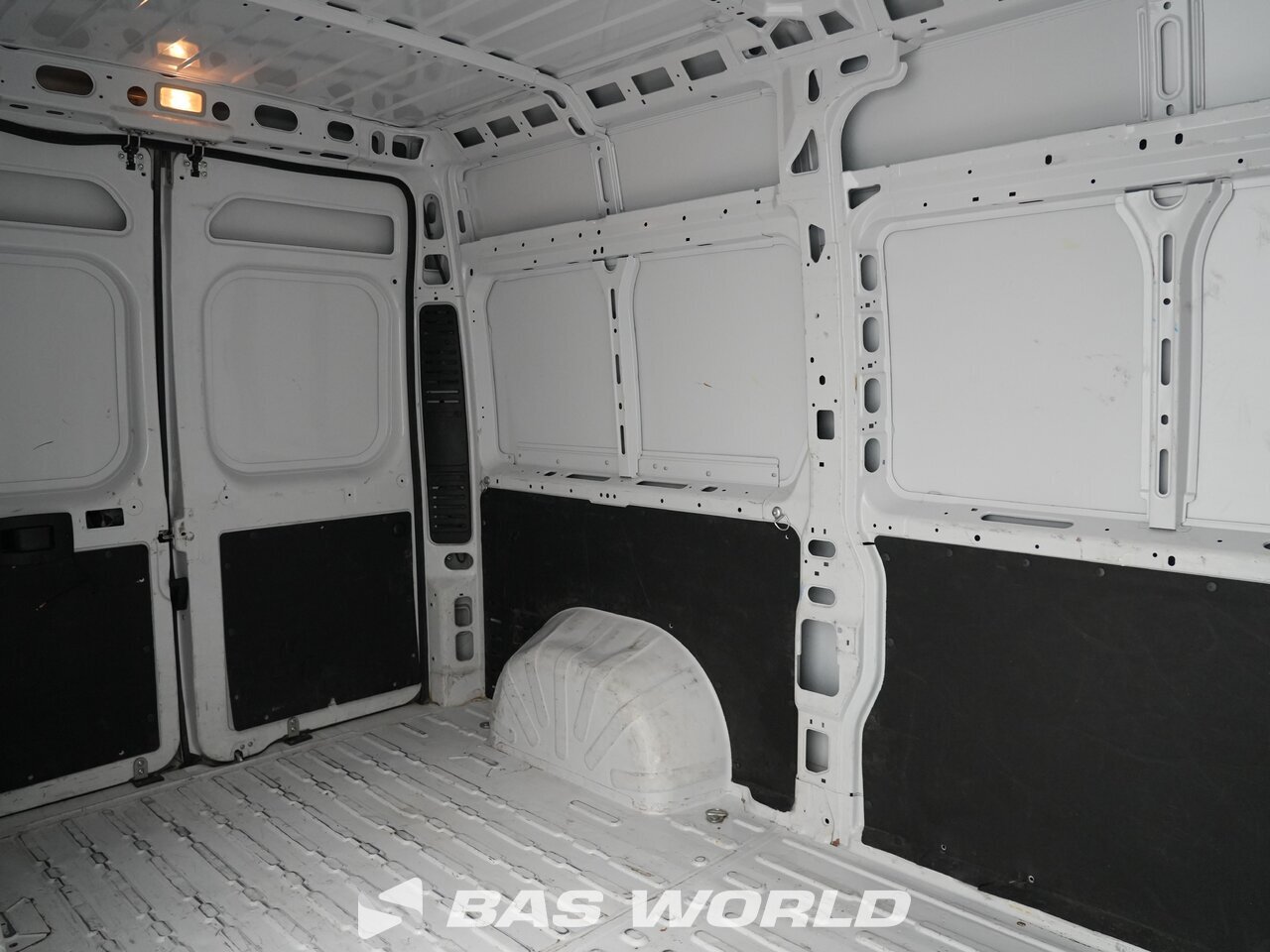 Other : Peugeot Boxer 140PK شاحنة خفيفة بصندوق مغلق