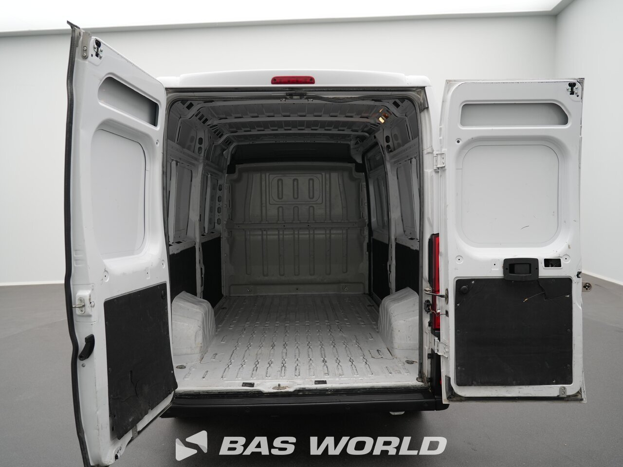 Other : Peugeot Boxer 140PK شاحنة خفيفة بصندوق مغلق