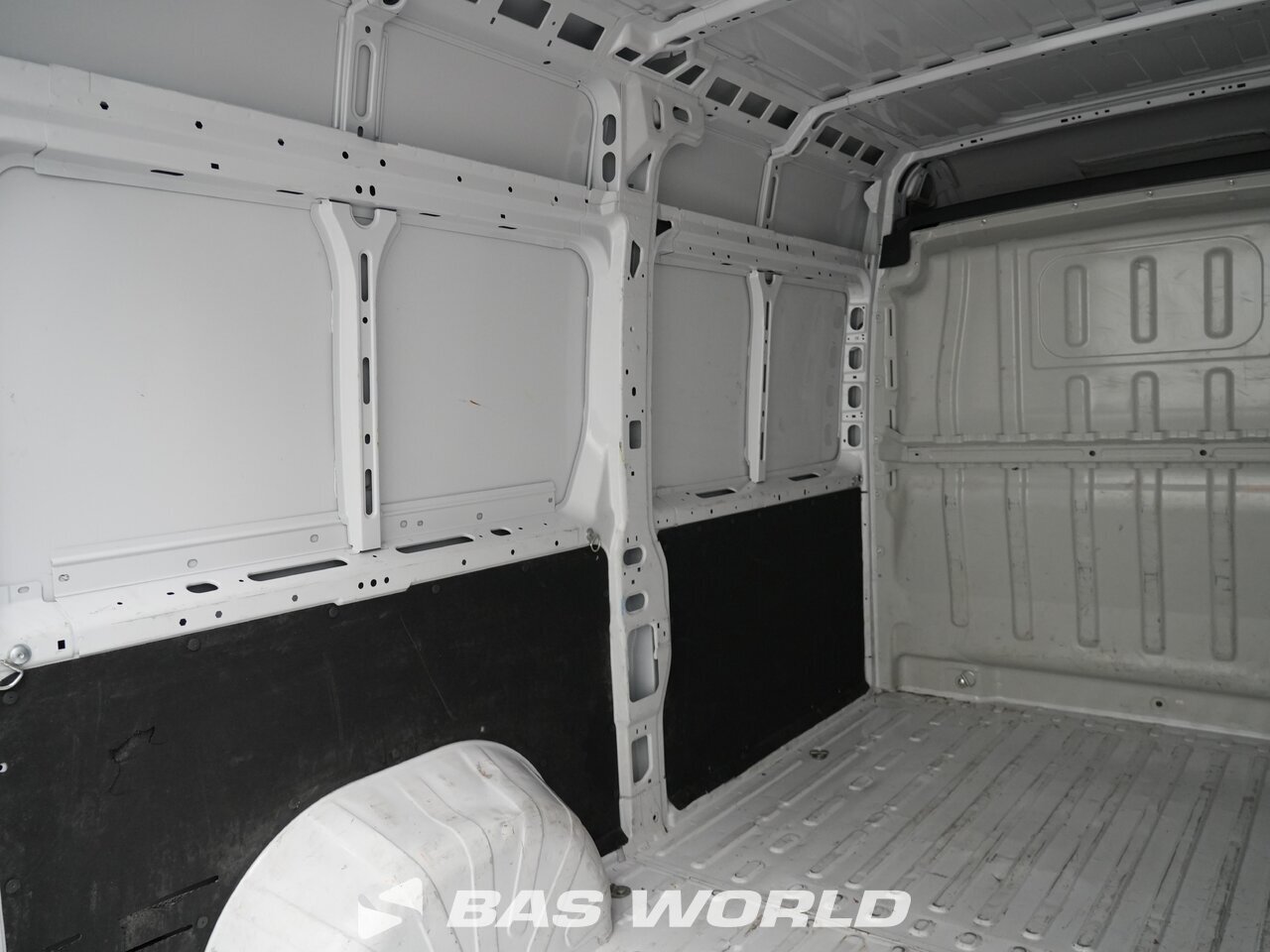 Other : Peugeot Boxer 140PK شاحنة خفيفة بصندوق مغلق