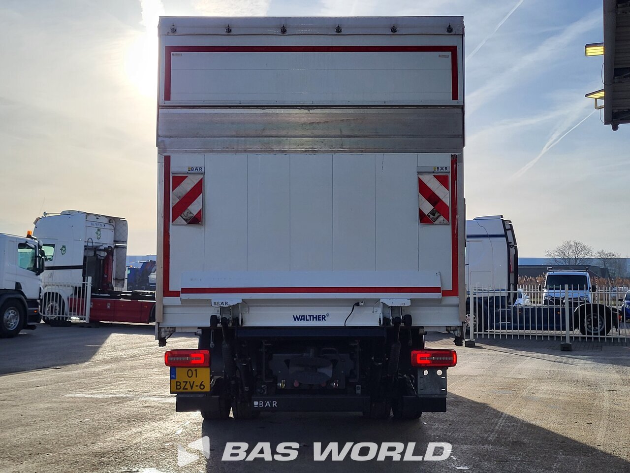 Other : DAF XD 370 Camión lona corredera