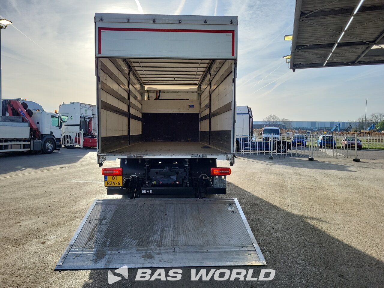 Other : DAF XD 370 Camión lona corredera