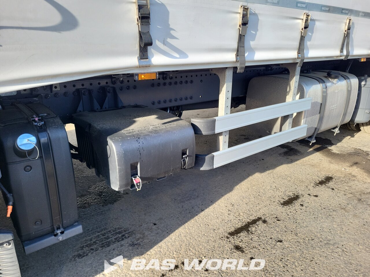 Other : DAF XD 370 Camión lona corredera