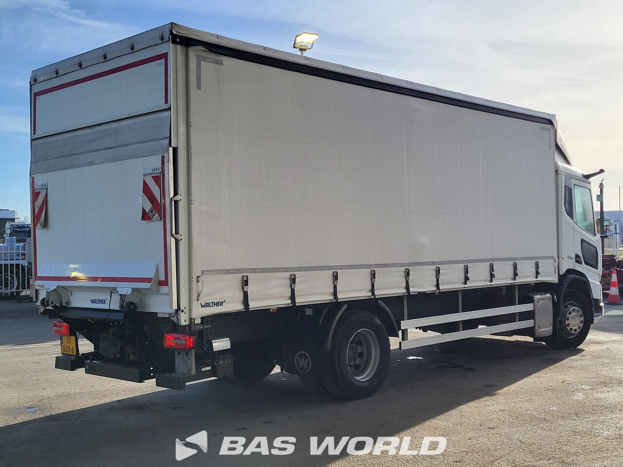 Other : DAF XD 370 Camión lona corredera