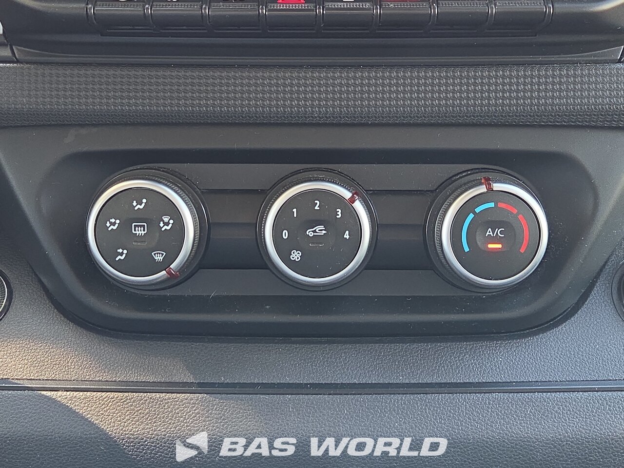 Other : Renault Trafic 130pk Lukket varebil