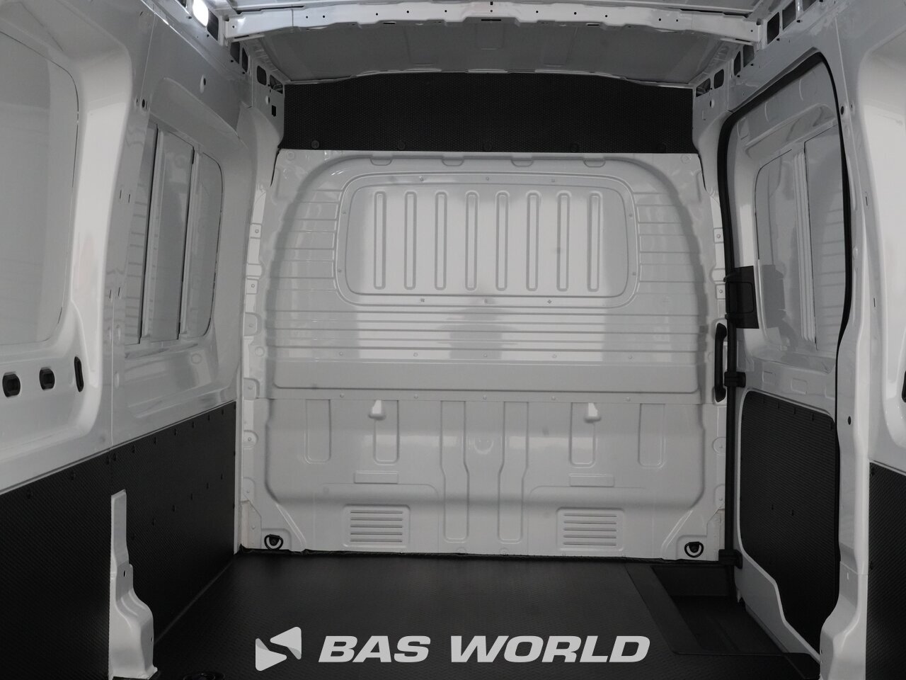 Other : Maxus eDeliver 9 Closed box van