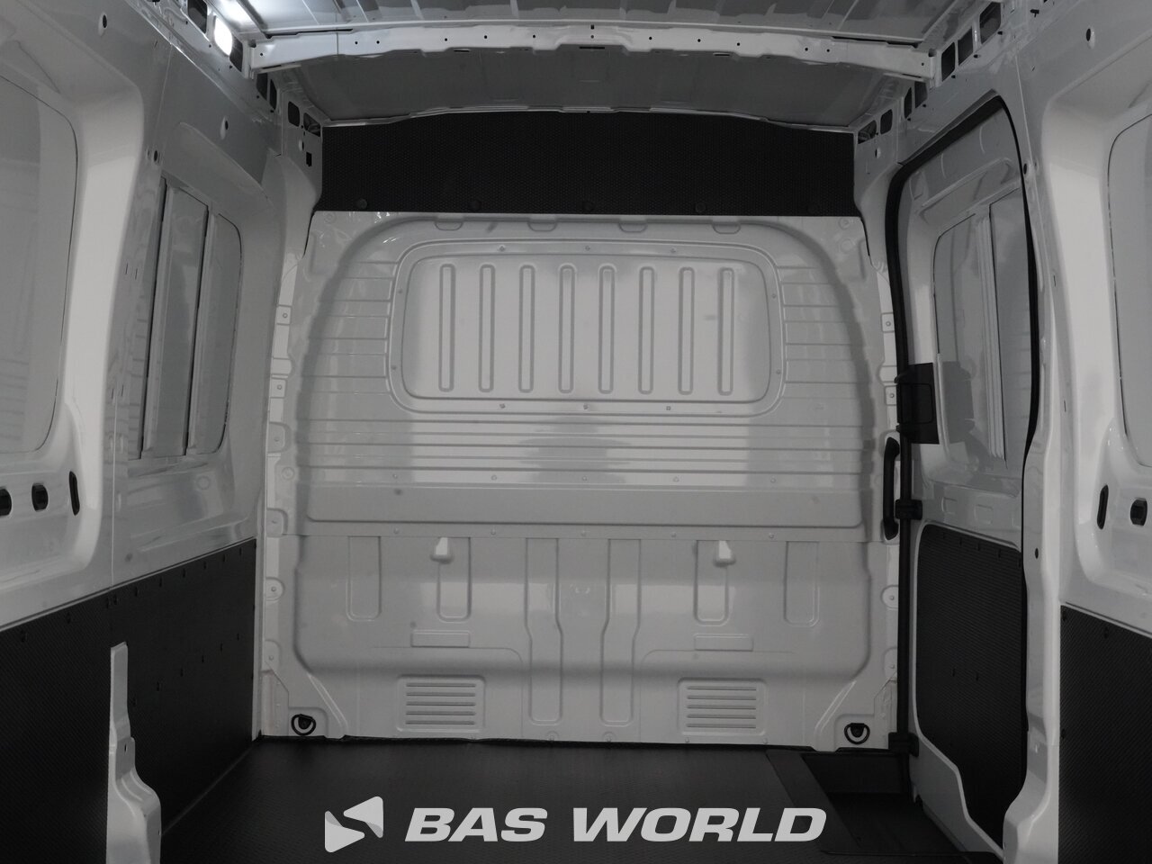 Other : Maxus eDeliver 9 Closed box van