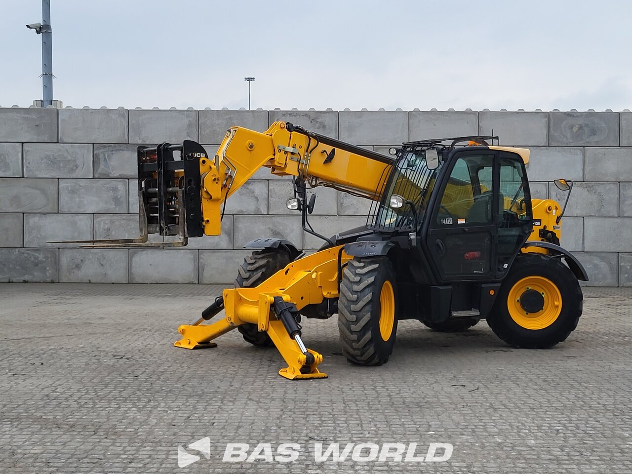 Front left : JCB 533-105 manipulador telescópico