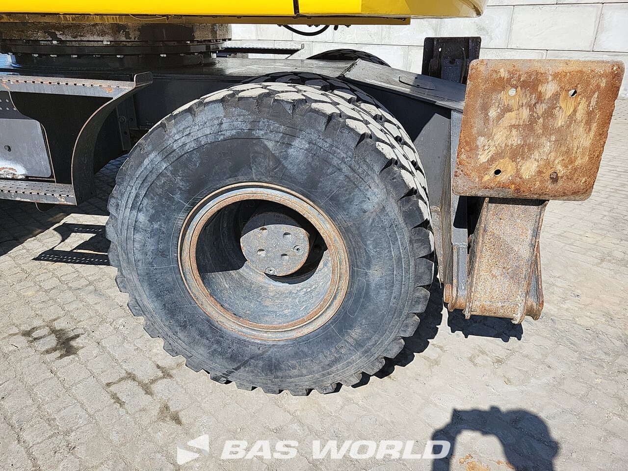 Other : New Holland MH 5.6 Pelle sur pneus