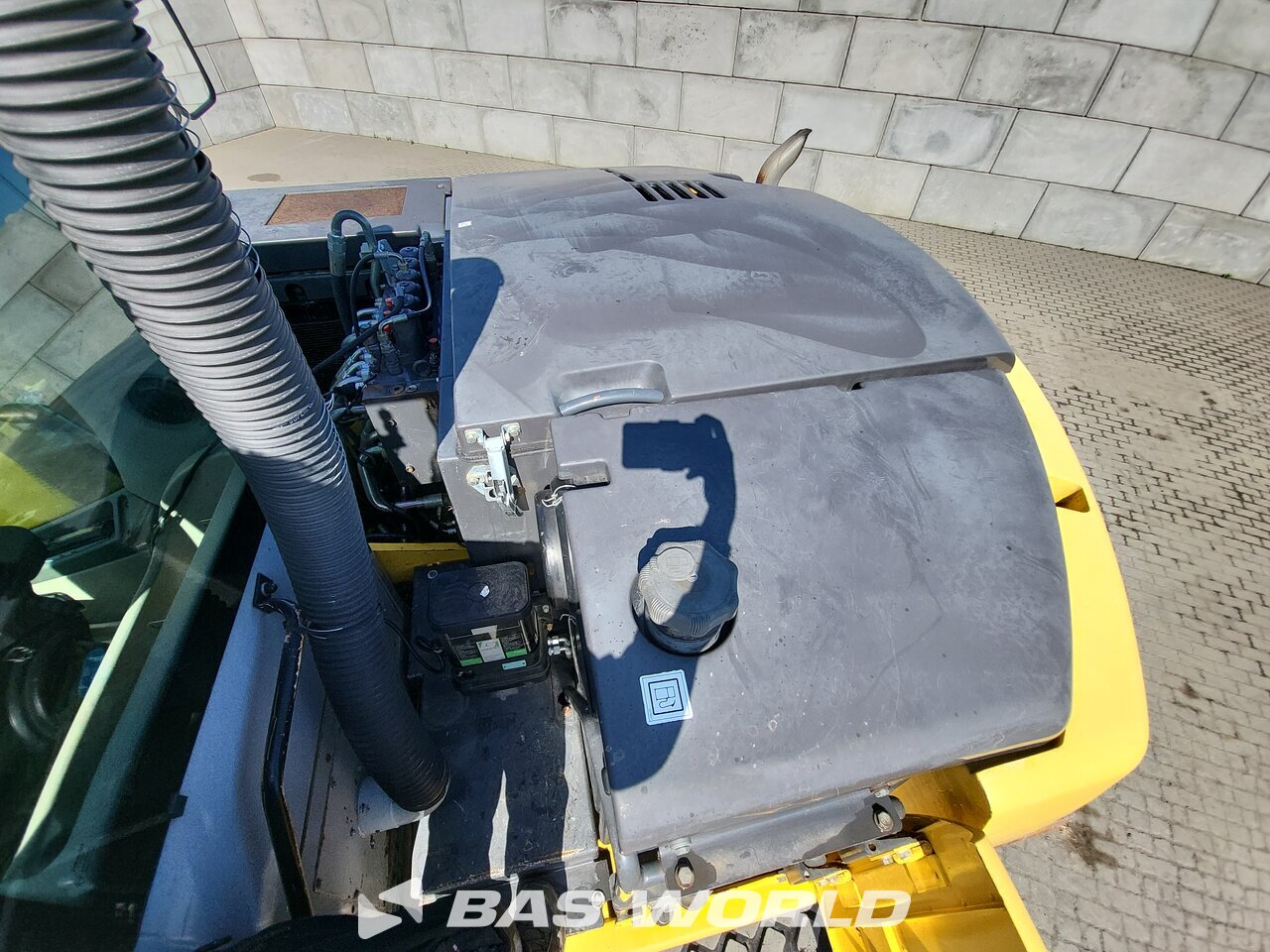 Other : New Holland MH 5.6 Pelle sur pneus