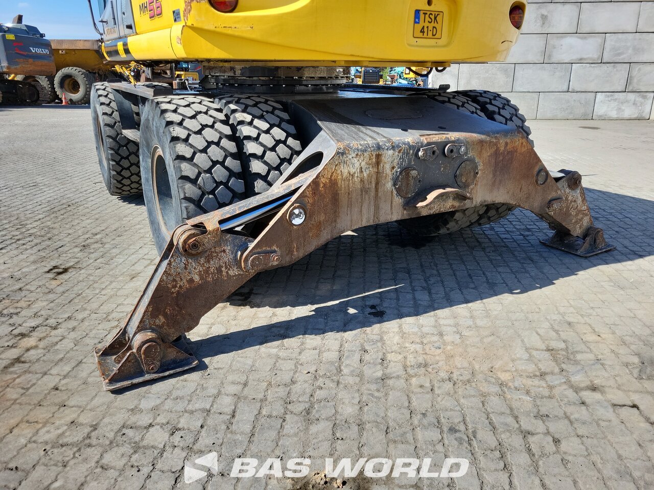 Other : New Holland MH 5.6 Pelle sur pneus