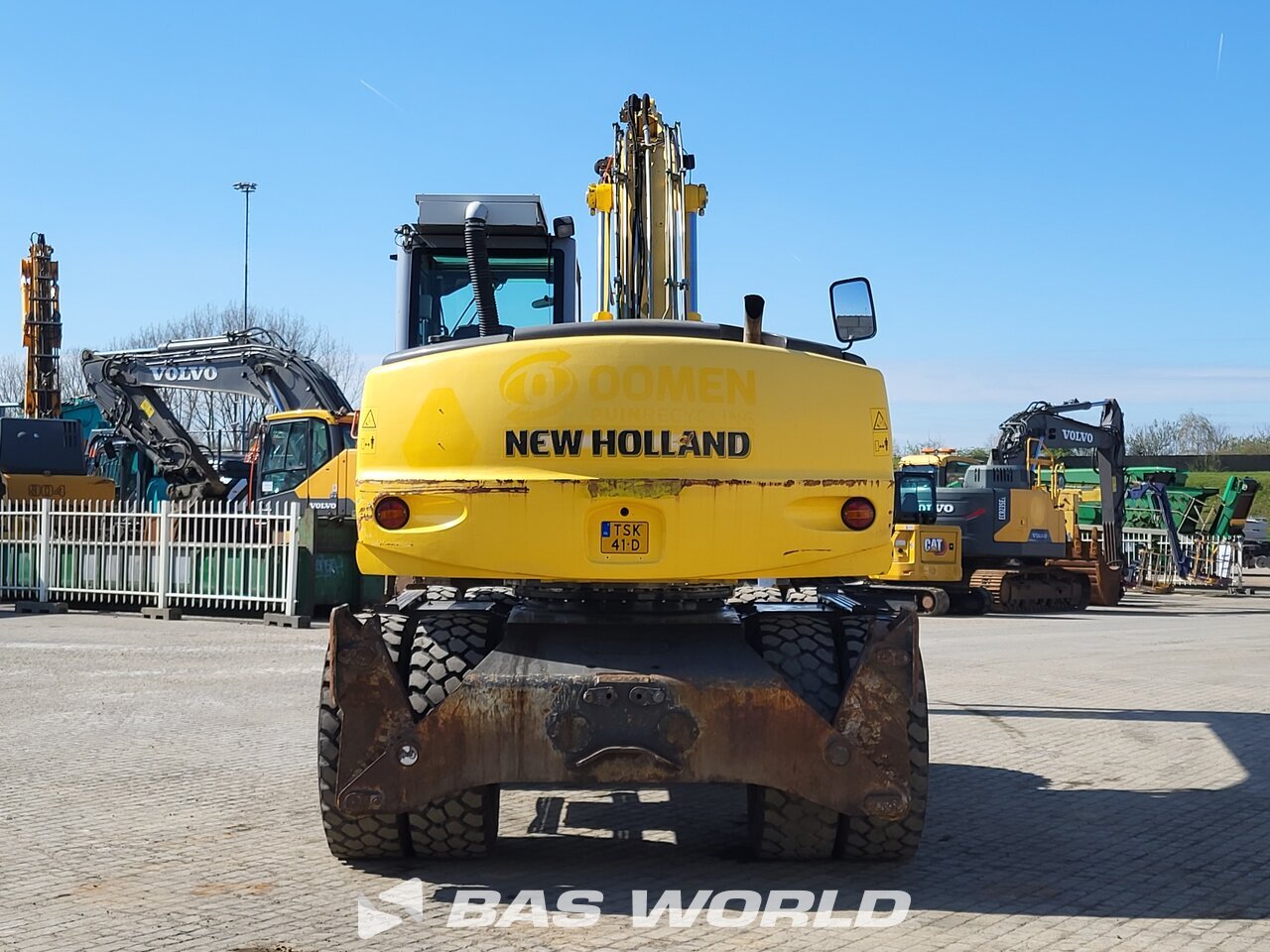 Other : New Holland MH 5.6 Pelle sur pneus
