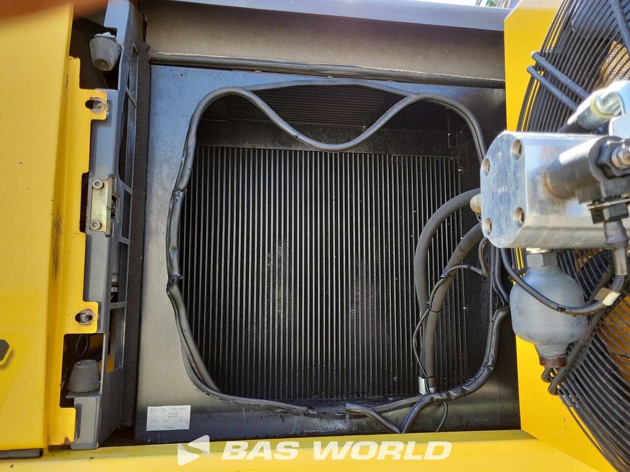 Other : New Holland MH 5.6 Pelle sur pneus