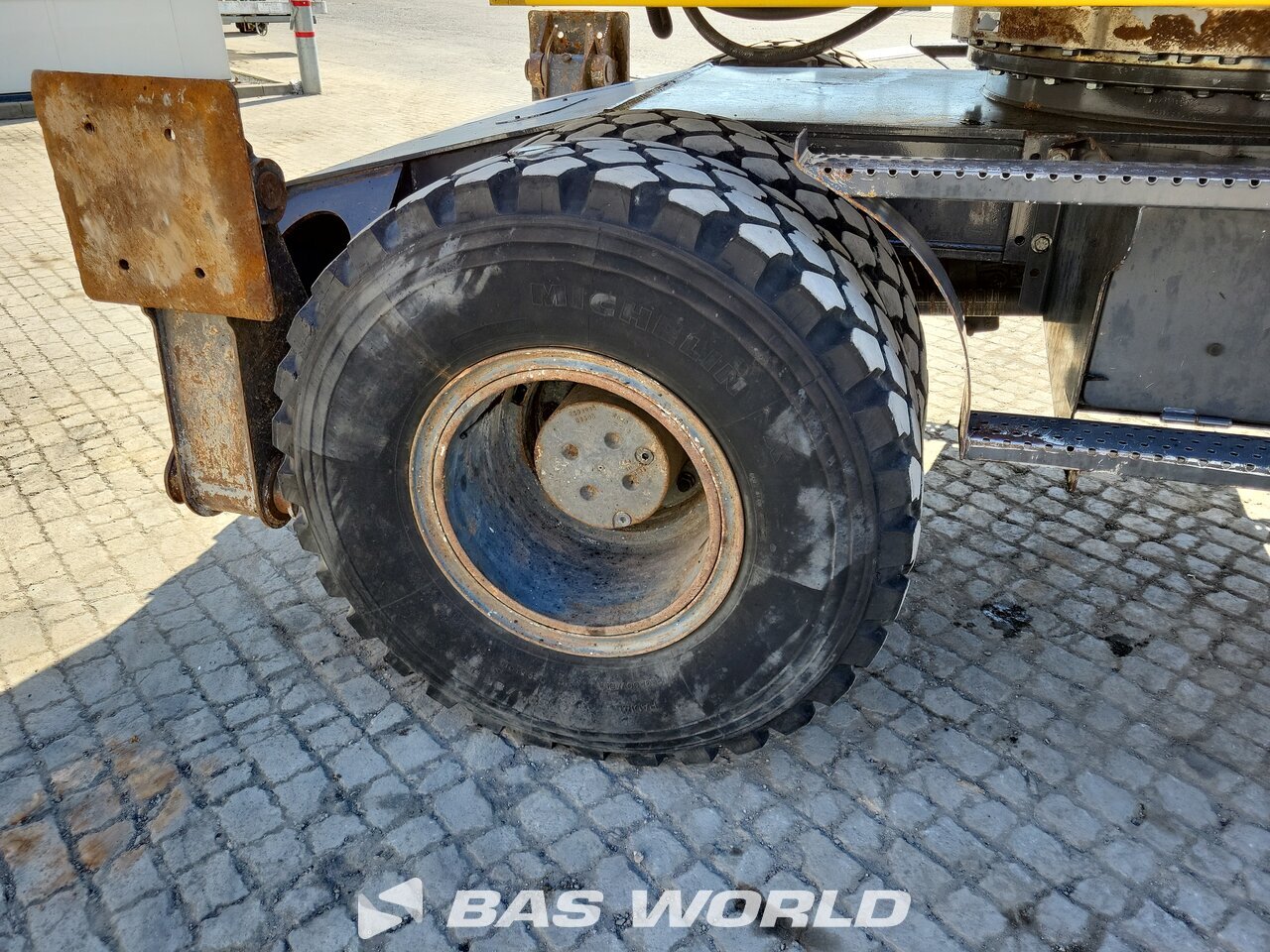 Other : New Holland MH 5.6 Pelle sur pneus