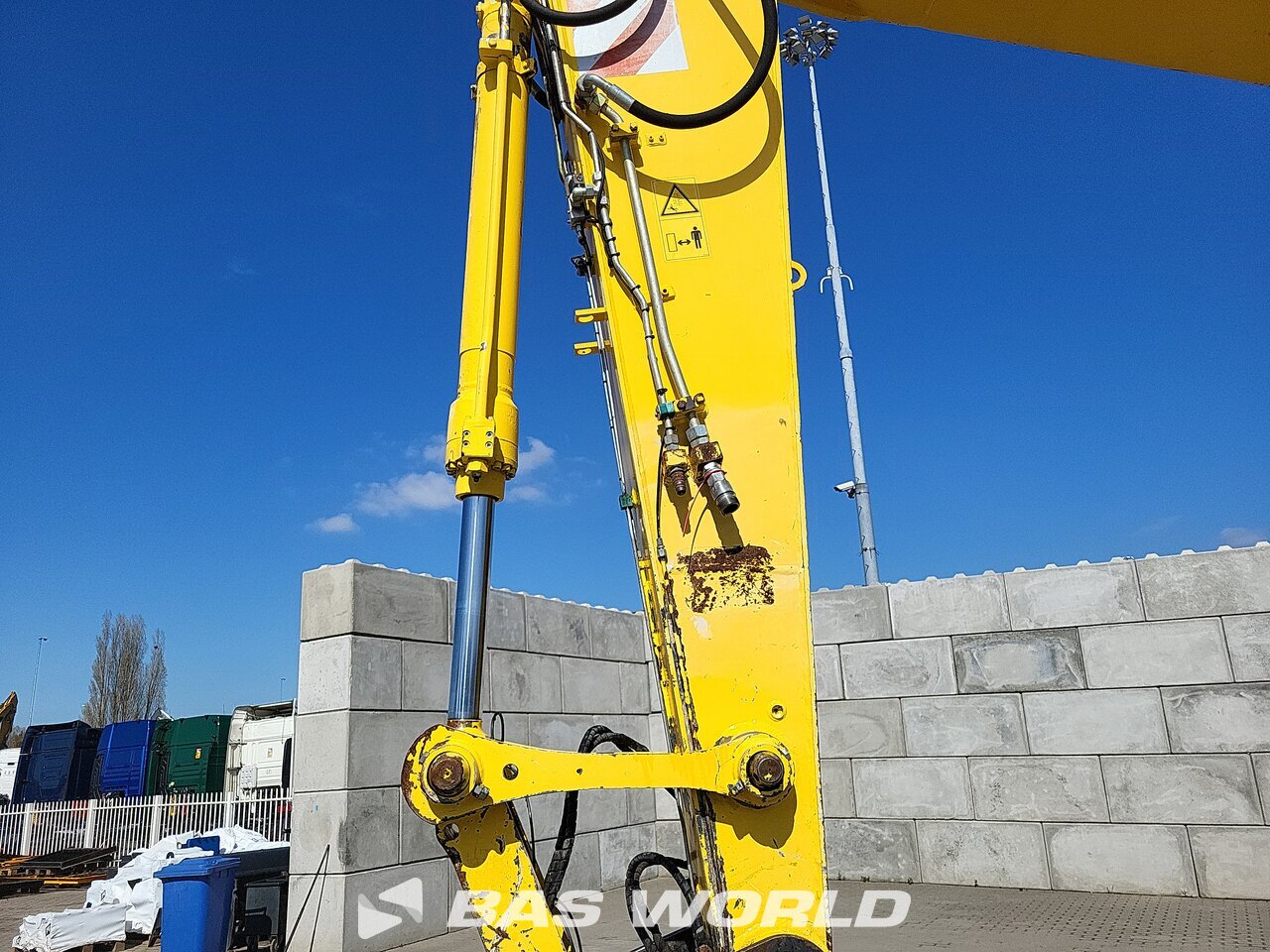 Other : New Holland MH 5.6 Pelle sur pneus