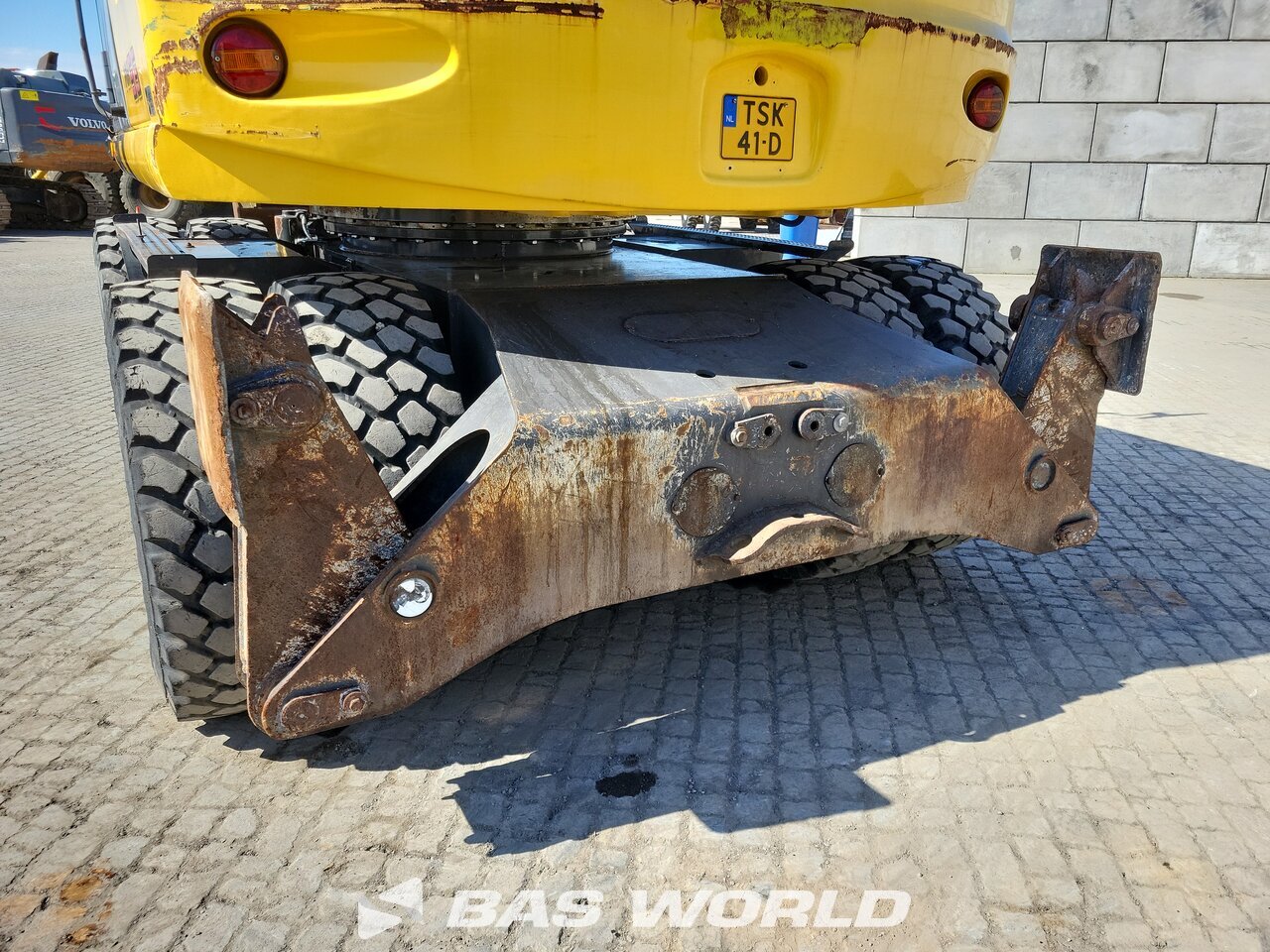 Other : New Holland MH 5.6 Pelle sur pneus