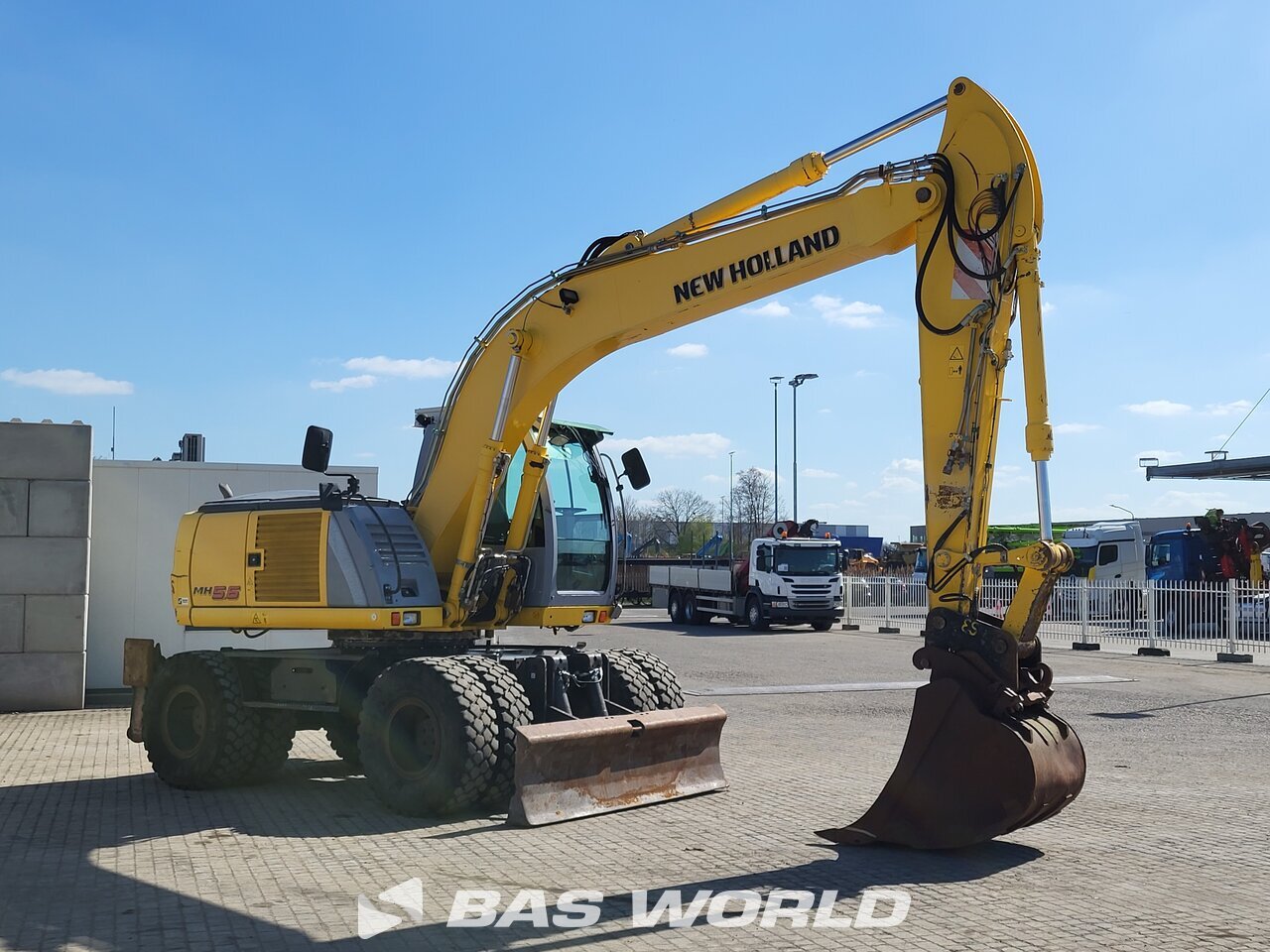 Other : New Holland MH 5.6 Pelle sur pneus