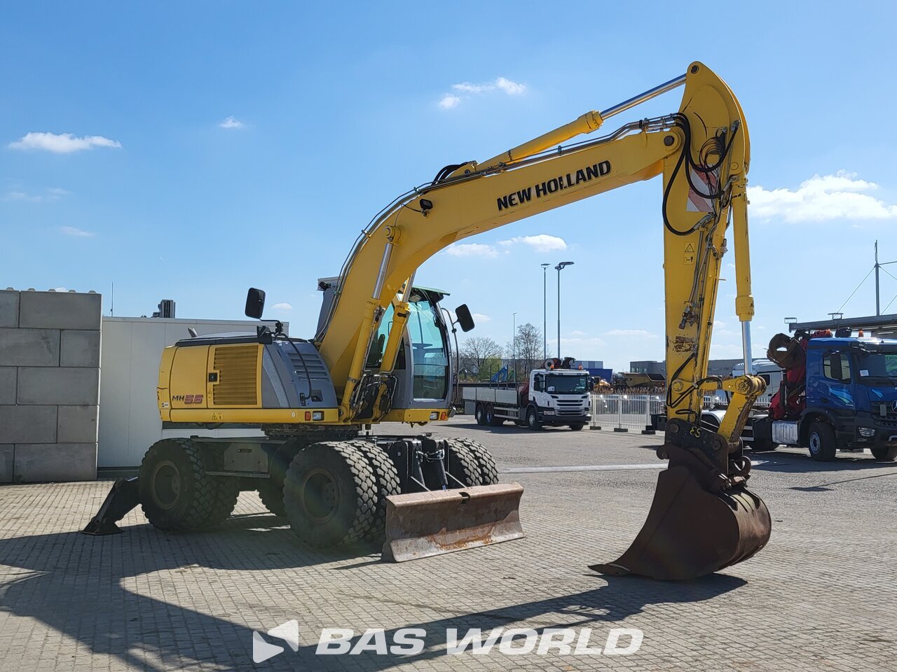 Other : New Holland MH 5.6 Pelle sur pneus