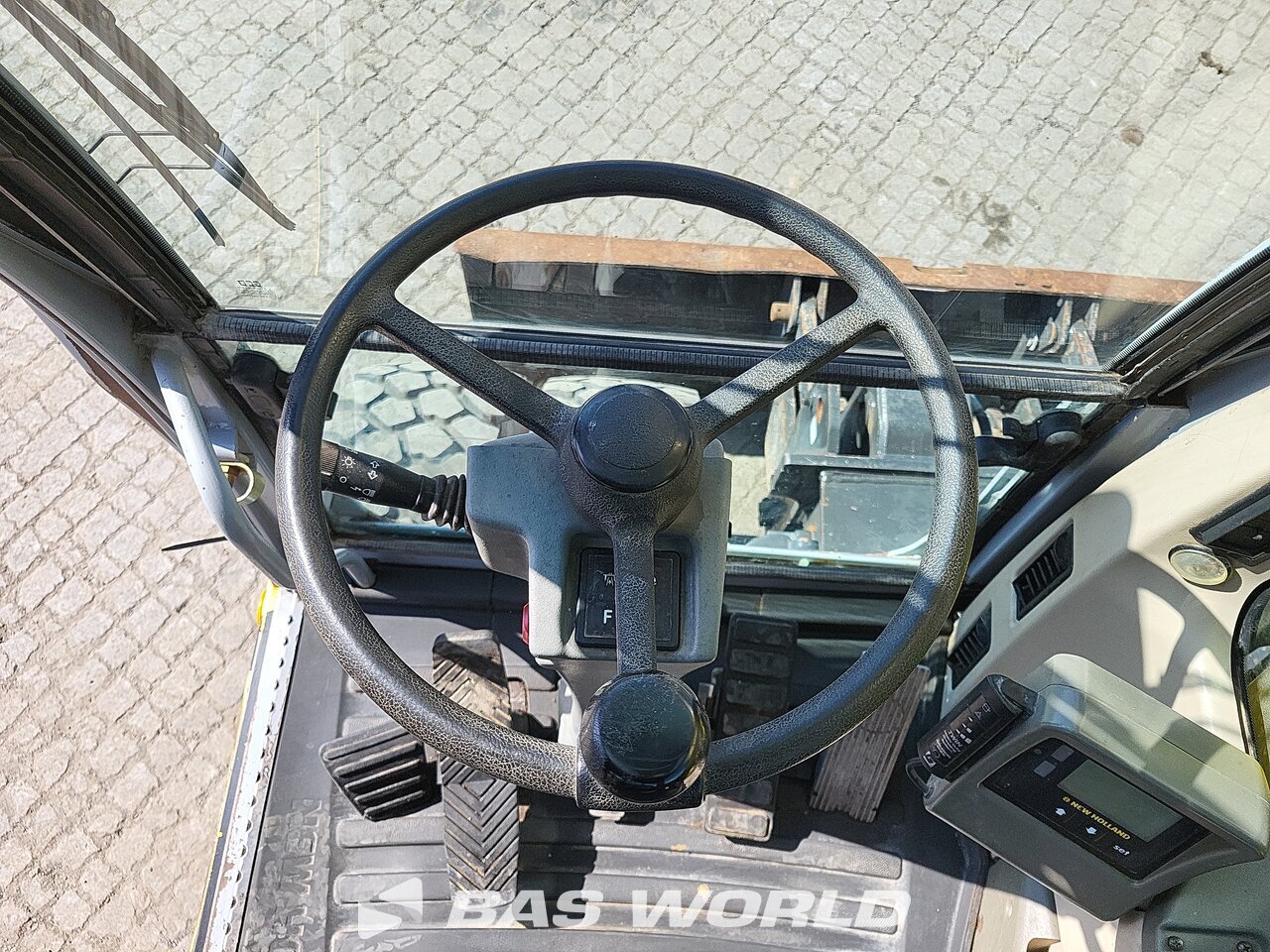 Other : New Holland MH 5.6 Pelle sur pneus